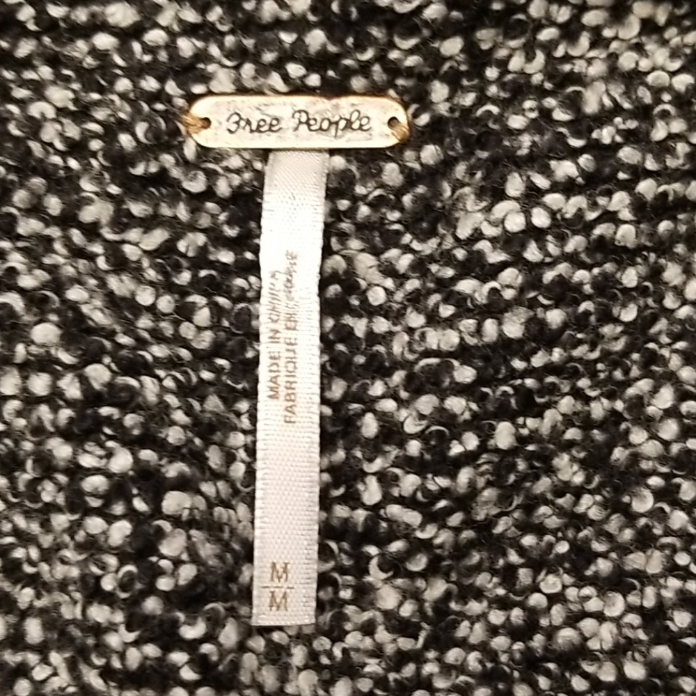 Free People oversized cardigan sweater. Size medium. New with tag. - Picture 11 of 12
